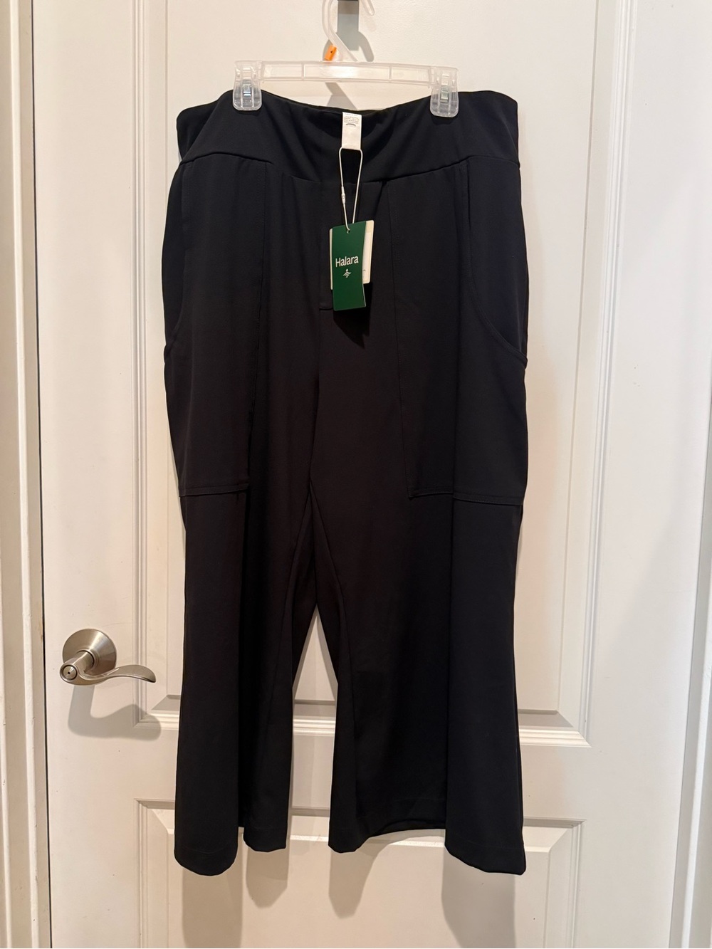 HALARA Black Wide-Leg Cropped Pants with Pockets